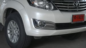 Накладки на противотуманные фары хромированные для Toyota Fortuner 2011- 